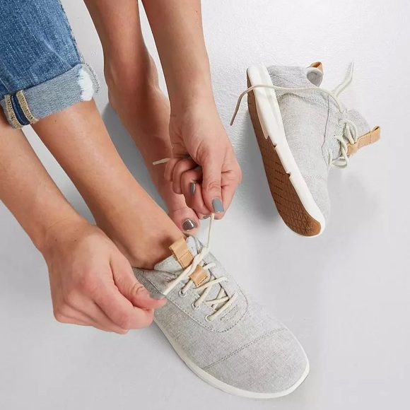 Toms Shoes - NWOT Tom’s Carrillo Canvas Sneaker